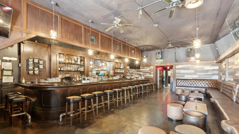 1st Floor - Main Bar