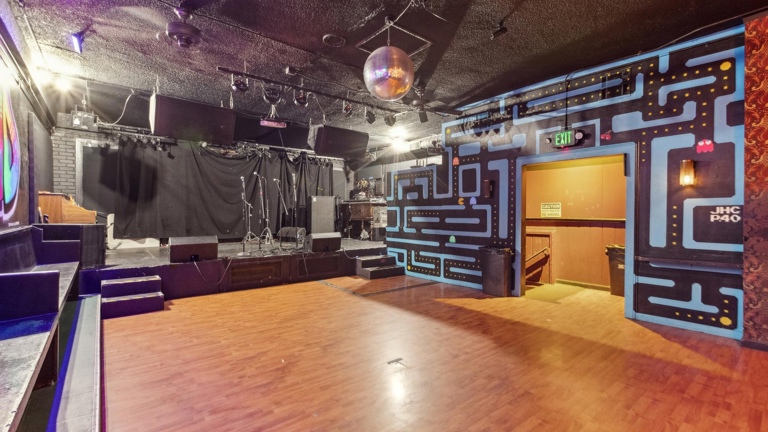 2nd Floor - Live Music Stage & Bar