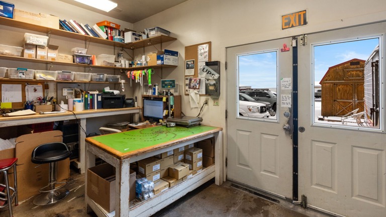 Shipping/Receiving Office