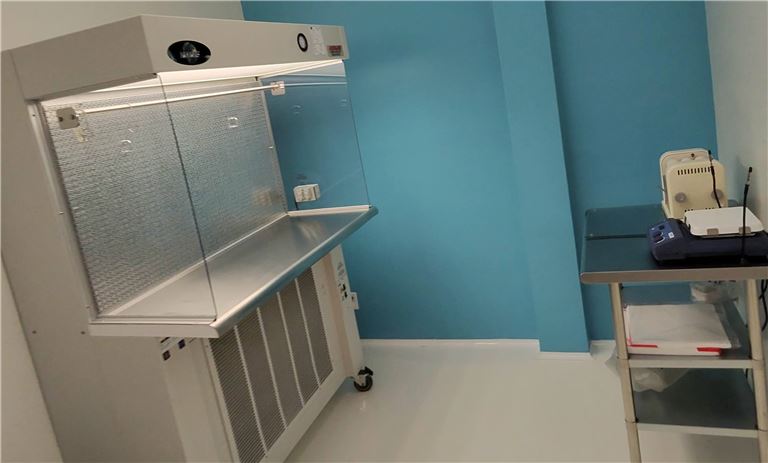 LA County Retail Pharmacy W/Non Sterile Compounding Lab