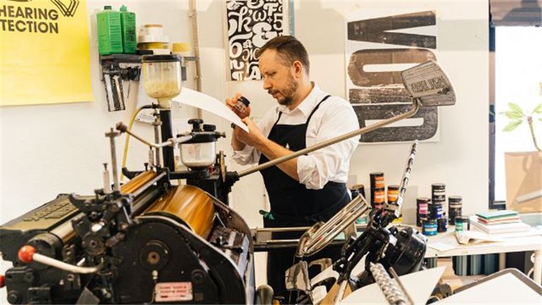 Profitable Turnkey 40+ year Printing & Graphics Business