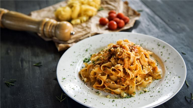 Long Standing & Popular Pizzeria/Italian Restaurant For Sale