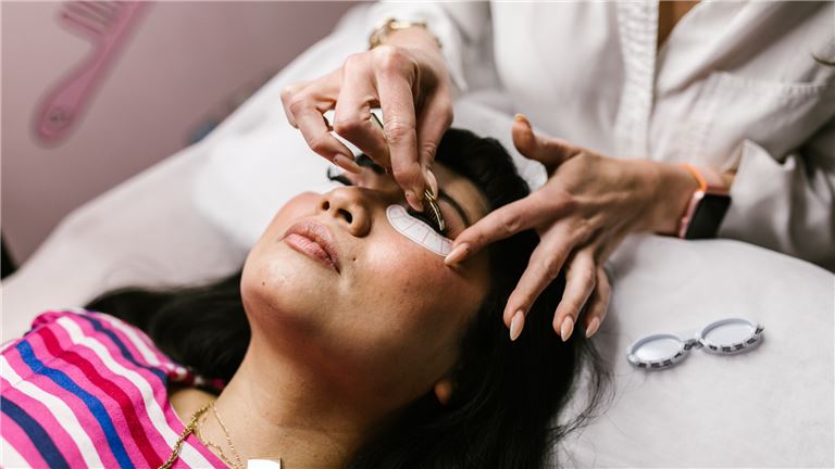 Established Lash and Brow Studio with Strong Brand and Prime Location