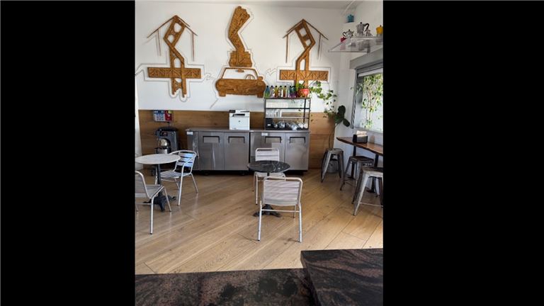 Super Deli/Sandwich Shop-Type 1 Hood-Type 41-Indoor/Outdoor Seating