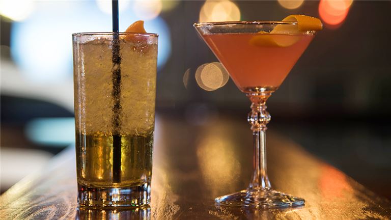 $200,000 Buys Turnkey Lounge with Kitchen