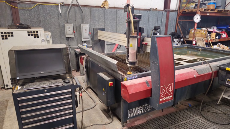 Omax 5'x10' with 40k pump