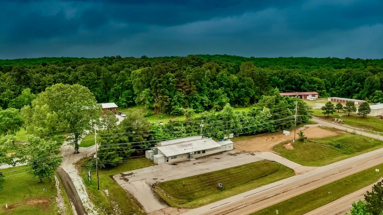 Turn-Key Bar & Grill / Nightclub For Sale near Kentucky Lake in Tenn.