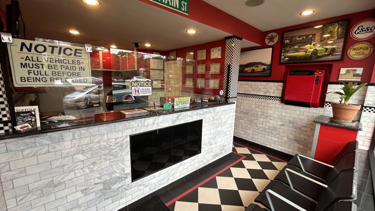 988 W. Jericho Turnpike