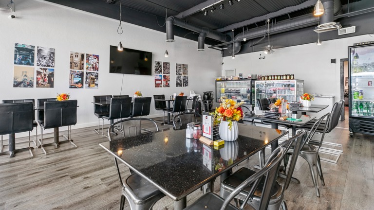 Busy Pizza Restaurant in a great location
