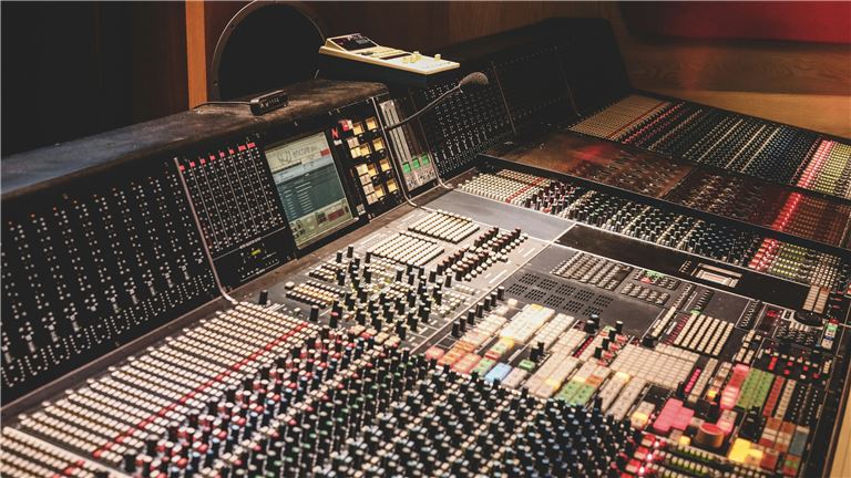 Popular Fully Operating Recording Studio in Broward County