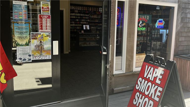 REDUCED!!  NEWLY Smoke shop with great potential for sale!