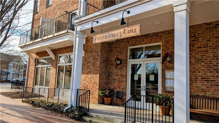 Center Street Grill front door