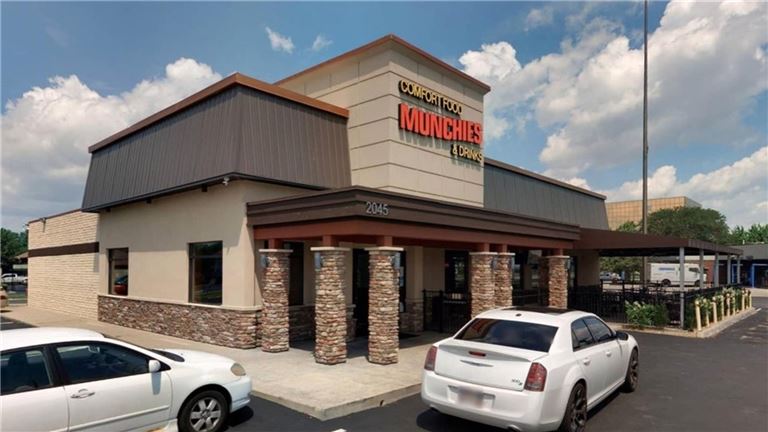Beautiful 5,000 sq ft Restaurant Sports Bar
