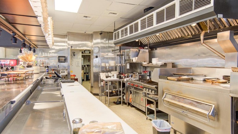 Established Turnkey Restourant & Pizza