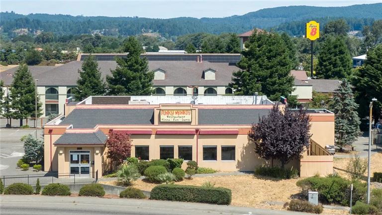 Restaurant Property For Sale in Fortuna! Upgraded Restaurant Building