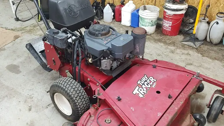 52 Exmark Turf Tracer Hydro with self retracting Proslide Velke