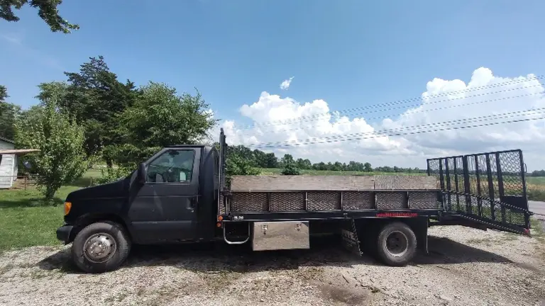 2003 Ford E350 with 19ft Wil Ro landscaping bed