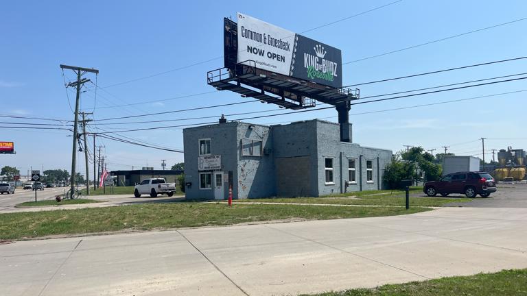 The gateway to Roseville!