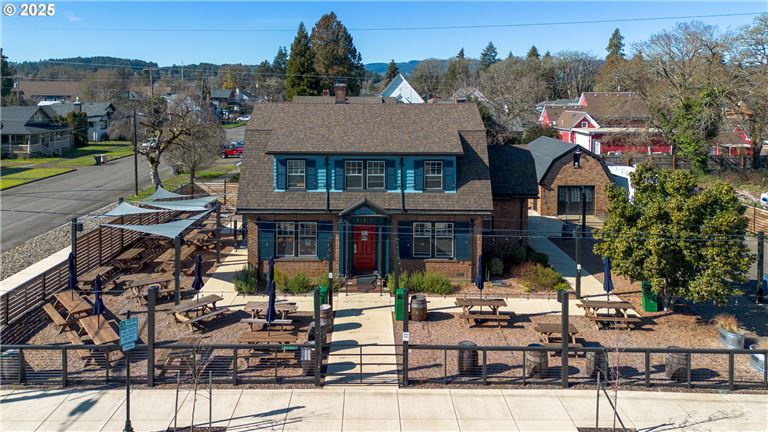 Turnkey Restaurant & Pub in Dallas, OR! Bring your concept!