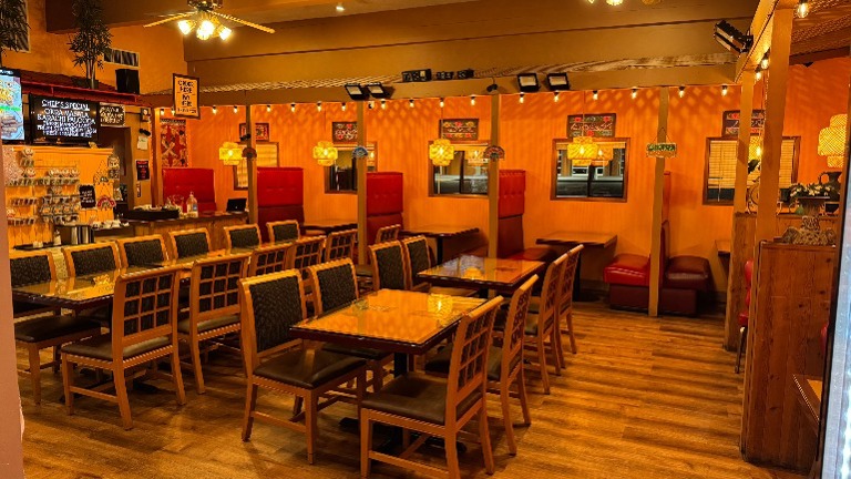 (REDUCED PRICE FOR QUICK SALE) Turnkey Fast Food Restaurant + Bar