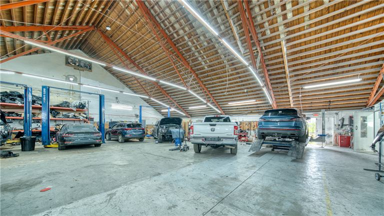 Premier Turnkey Bodyshop For Sale in Hollywood