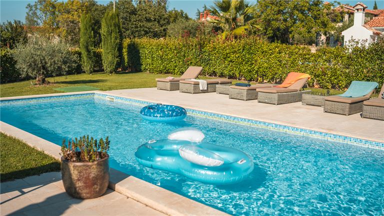 5.1 Million Revenue Pool Company In Upstate NY