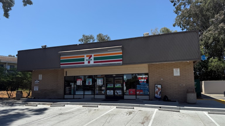 7-Eleven Convenience Store with Type-21 ABC License