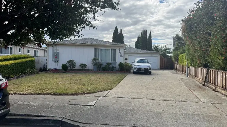 Licensed for 6 elderly care home in Alameda County