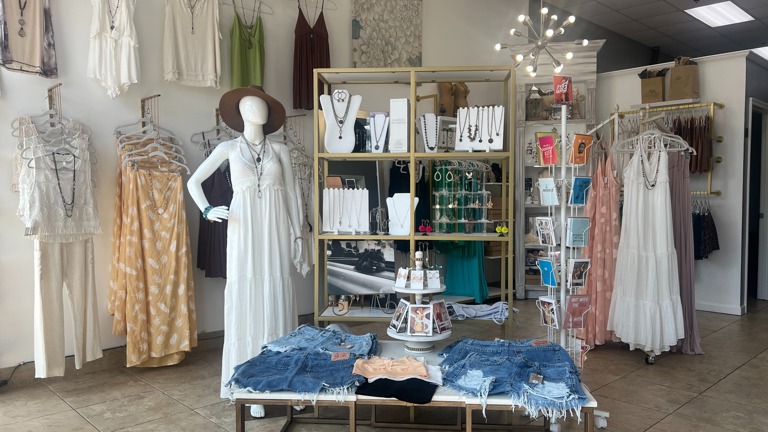 Established Tanning Salon & Boutique – 27 Years in Prime Orange Beach