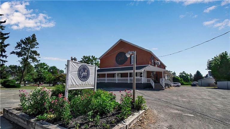 Stylish Turn-Key Restaurant