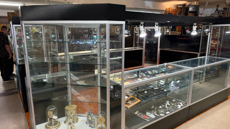 Jewerly Store in Large Antique Mall - Watches - Coins