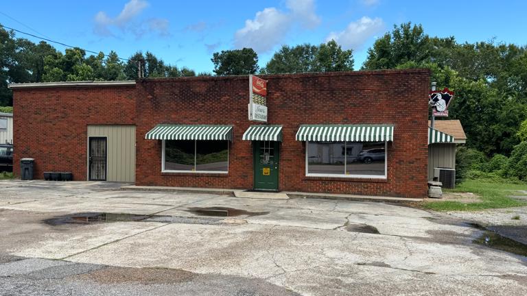 Well-Established Restaurant & Lounge with Real Estate