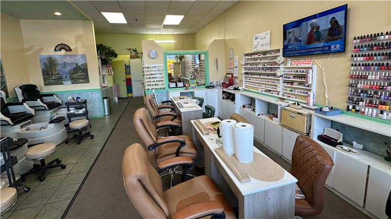 Turn Key High-End Nail Salon [25 Yrs]