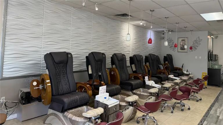 Turn Key High-End Nail Salon [3 Yrs]