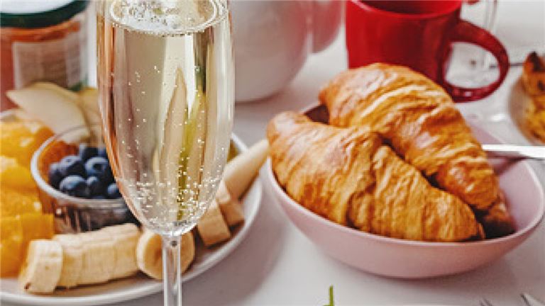 Beautiful Downtown Charleston Restaurant in High Profile Location