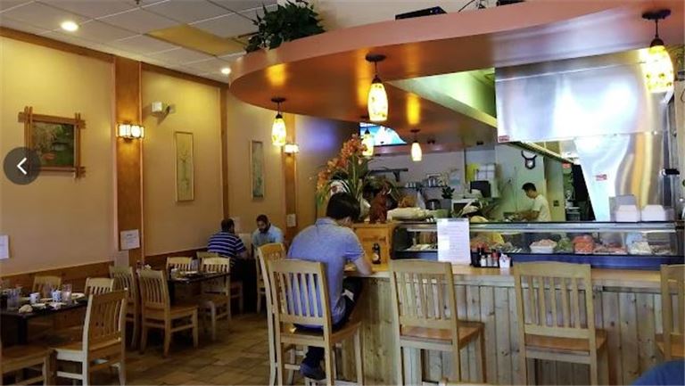 Sushi/japanese restaurant on busy main street