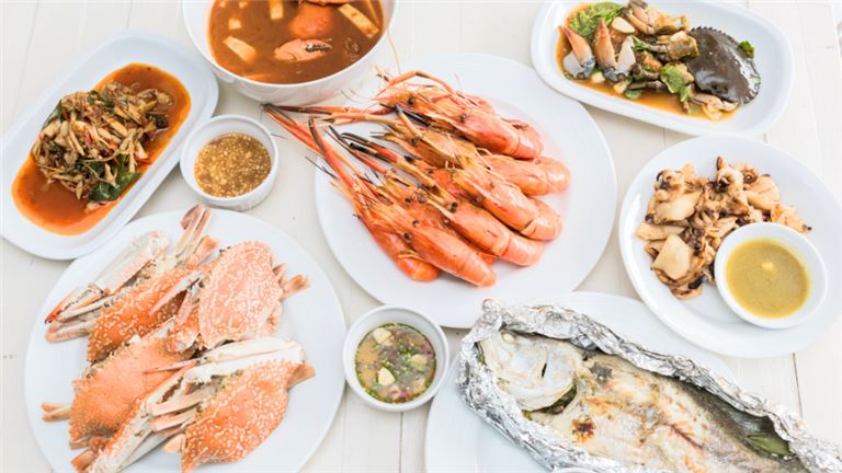 Upscale Coastal Restaurant with Strong Brand in Prime Location