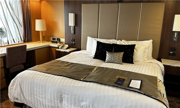 Great Furniture Store in busy prominent area of Clermont