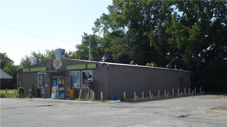 Neighborhood Grocery Store Right On Busy Springer Blvd!
