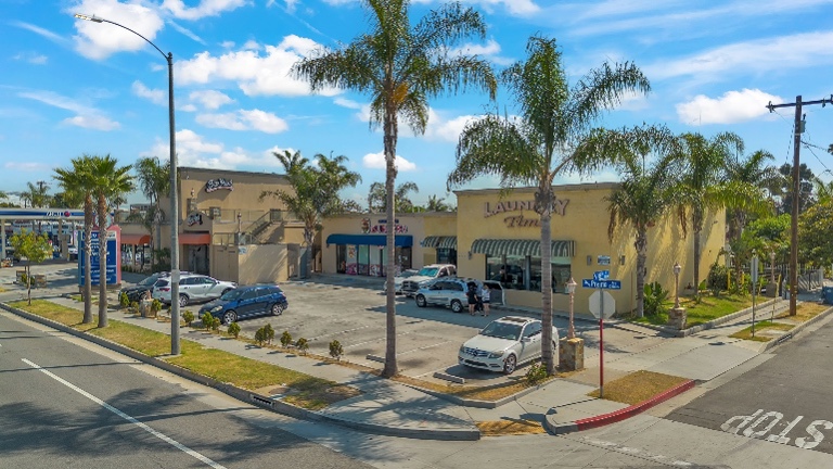 Great location, Well stablished restaurant opportunity, close to Sofi