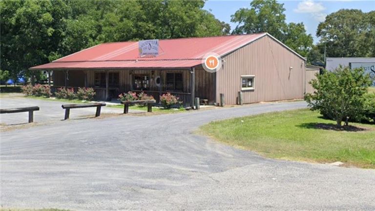 Turn-key Roadside Bar & Grill