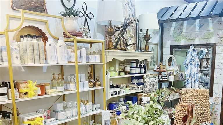 Established Gift & Home Décor Boutique with Loyal Following