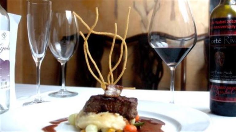 Upscale, Historic Country Inn & Tavern