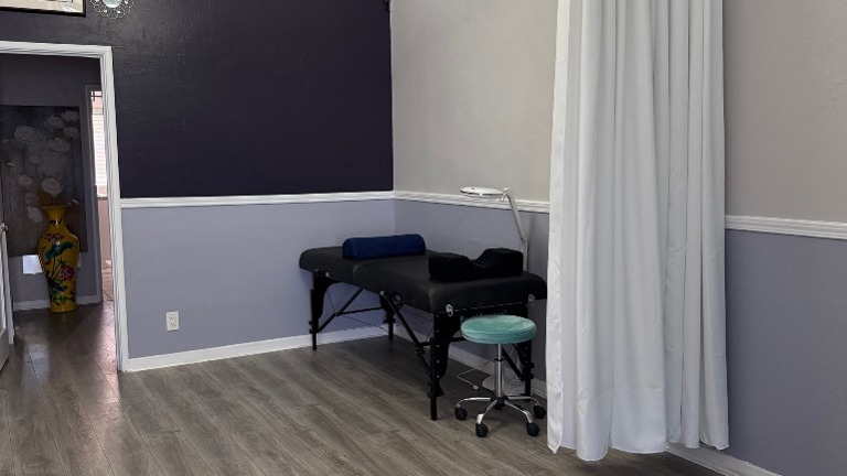 Beauty Lash Salon Clients and Equipment For Sale