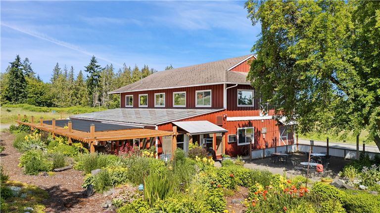Front entrance and outdoor dining