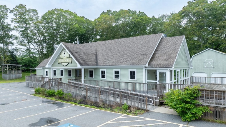 Unique opportunity turnkey Restaurant /bar impeccable. Midcoast Maine.