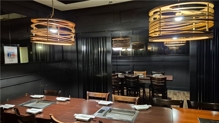 Popular Dine in restaurant in Prime Location
