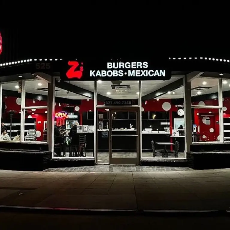 Iconic, Vibrant Breakfast & Lunch also Dinner Spot w/ Heavy Foottrafic