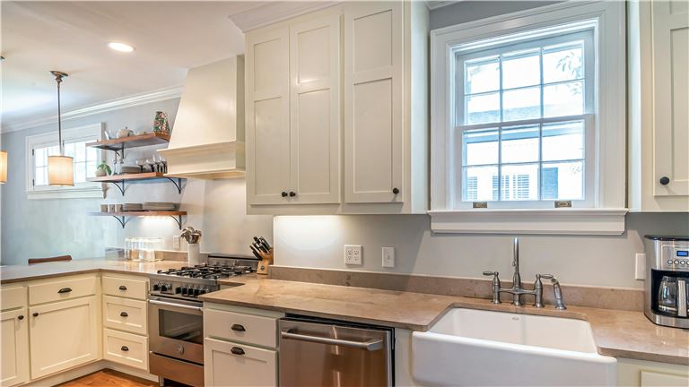 Kitchen & Vanity Manufacturing 