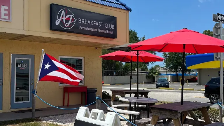 Fantastic opportunity with equipment available with low rent!